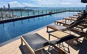 The Base Central Pattaya Quiet King-Bed With Infinity Pool & Free Netflix